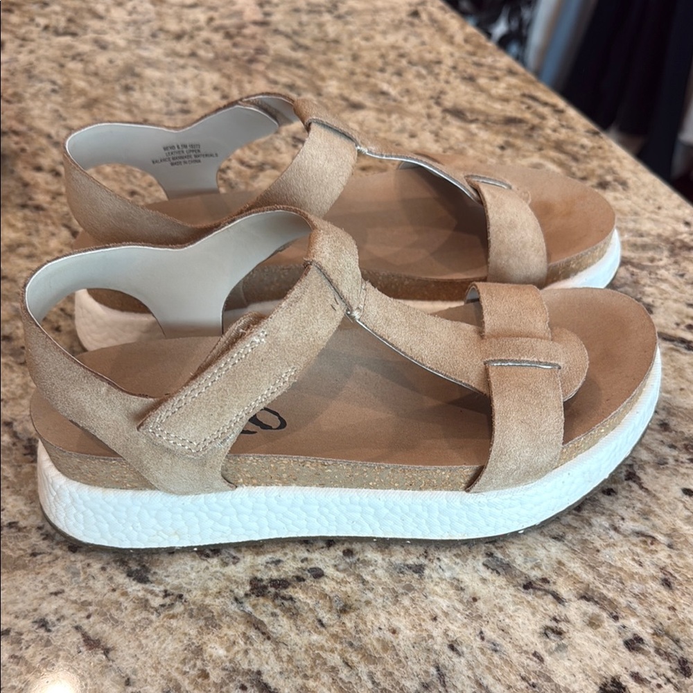 OTBT Beige Sandals with White Soles